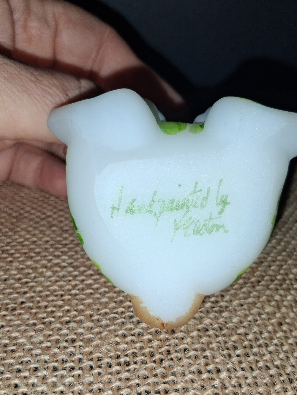 Fenton Hand Painted Signed Spring Bunny Rabbit. - Picture 6 of 6